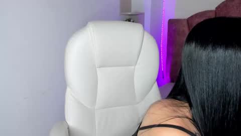 Snapshot of _meel_ chatting on 10.16.25 Meel online show from 10.16.25