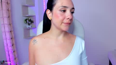 Snapshot of _meel_ chatting on 10.22.25 Meel online show from 10.22.25