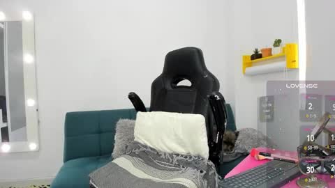 Juli online show from 11.23.25