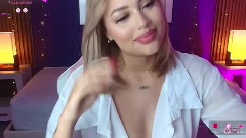 Snapshot of _meliblue chatting on 10.01.25 Meli online show from 10.01.25