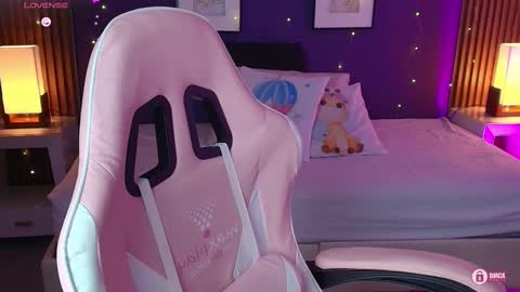 Snapshot of _meliblue chatting on 10.06.25 Meli online show from 10.06.25