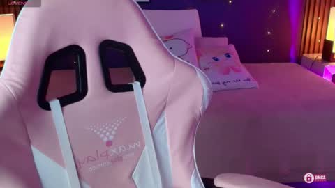 Snapshot of _meliblue chatting on 10.18.25 Meli online show from 10.18.25