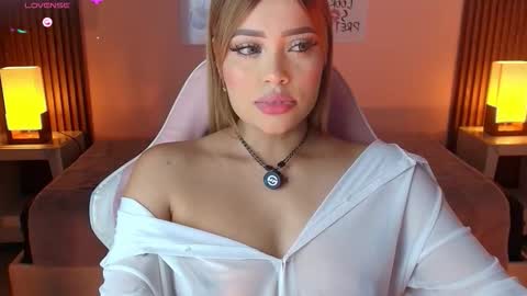 Snapshot of _meliblue chatting on 02.18.26 Meli online show from 02.18.26