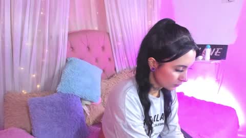 Mia online show from 02.13.25