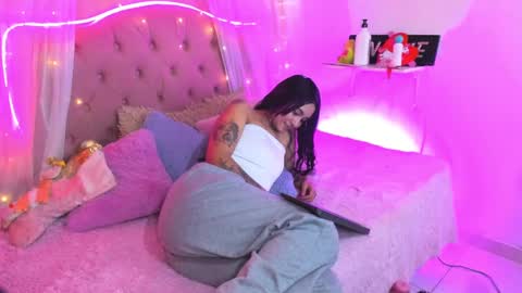 Mia online show from 02.20.25