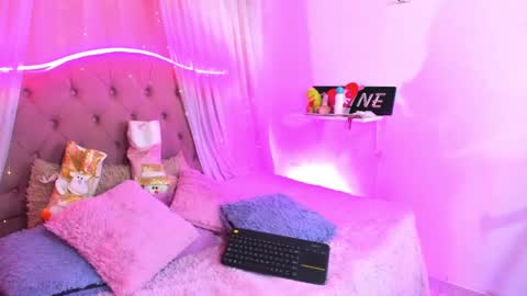 Mia online show from 02.25.25