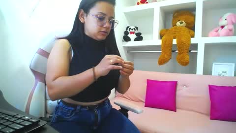  Mia  online show from 01.11.25