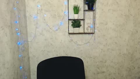 Snapshot of _miaangel_ chatting on 02.28.25 Mia online show from 02.28.25