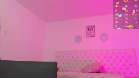 Snapshot of _miia_sweet chatting on 09.22.25 Paula online show from 09.22.25