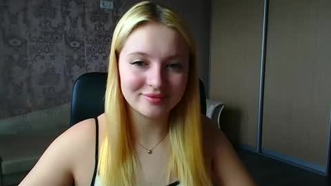Snapshot of _mila_la_ chatting on 04.21.26 Melanie online show from 04.21.26