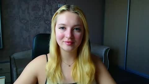 Snapshot of _mila_la_ chatting on 05.07.26 Melanie online show from 05.07.26