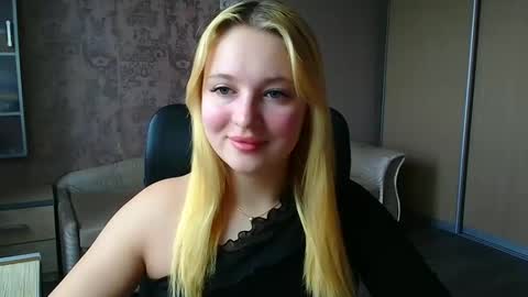 Snapshot of _mila_la_ chatting on 05.09.26 Melanie online show from 05.09.26