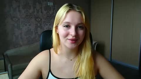 Snapshot of _mila_la_ chatting on 05.13.26 Melanie online show from 05.13.26