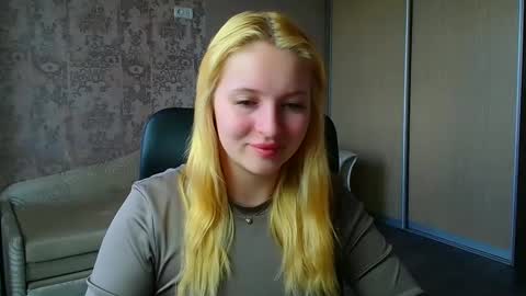 Snapshot of _mila_la_ chatting on 06.05.26 Melanie online show from 06.05.26
