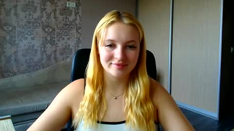 Snapshot of _mila_la_ chatting on 06.23.26 Melanie online show from 06.23.26