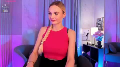 Snapshot of _mila_lux_ chatting on 06.24.26 Mila online show from 06.24.26