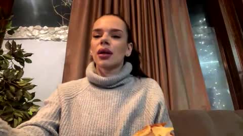 AstrideVonTeese online show from 12.19.24