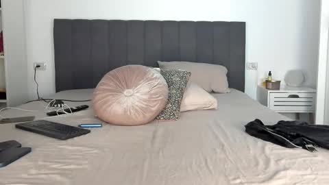 AstrideVonTeese online show from 03.03.25