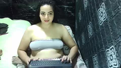 Snapshot of _milf_naughty chatting on 09.29.25 _milf_naughty online show from 09.29.25
