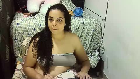 Snapshot of _milf_naughty chatting on 10.18.25 _milf_naughty online show from 10.18.25