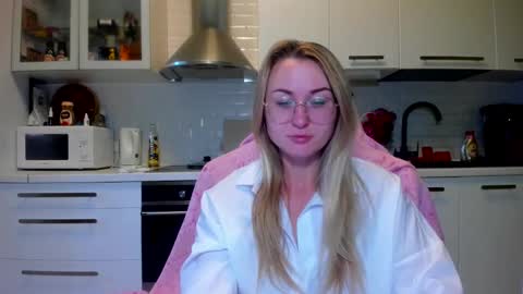 Snapshot of _miss_eva_ chatting on 10.02.25 Eva online show from 10.02.25