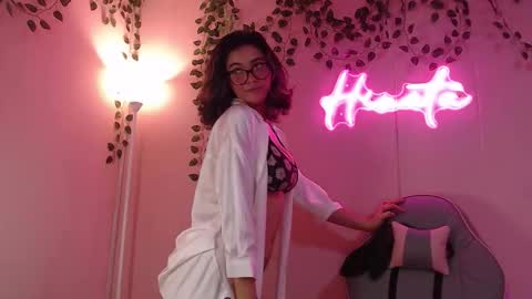 Snapshot of _miss_hinata_ chatting on 11.20.25 Hinata 3 online show from 11.20.25