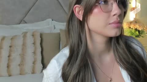 Snapshot of _miss_kimm chatting on 10.31.25 kimberley cruz online show from 10.31.25