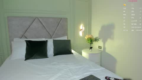 Snapshot of _miss_kimm chatting on 11.11.25 kimberley cruz online show from 11.11.25