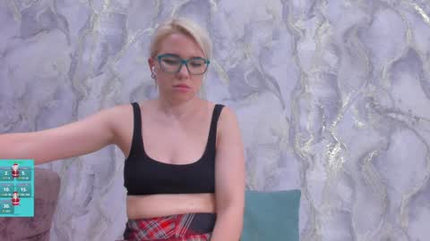 Snapshot of _miss_strawberry_ chatting on 01.08.25 Sofia birthday october 29 online show from 01.08.25