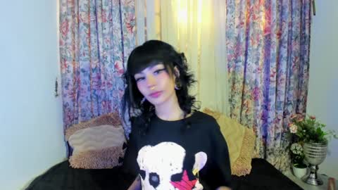 Snapshot of _mizuki chatting on 12.17.24 mizuki online show from 12.17.24