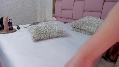 Snapshot of _molly_rosse_ chatting on 12.28.24 _molly_rosse_ online show from 12.28.24