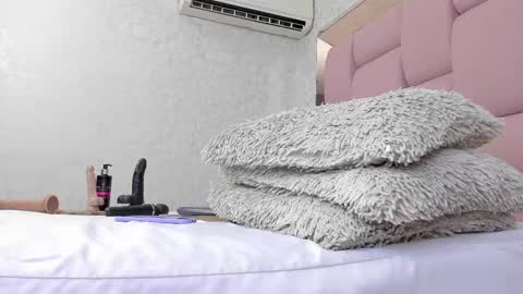 Snapshot of _molly_rosse_ chatting on 02.14.25 _molly_rosse_ online show from 02.14.25