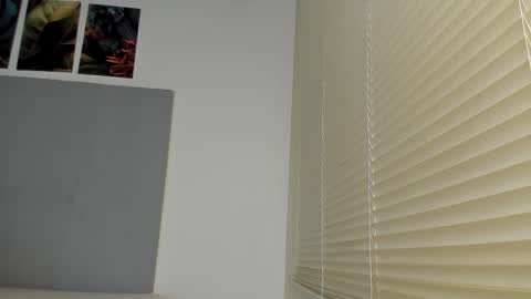 Snapshot of _molly_rosse_ chatting on 10.25.25 _molly_rosse_ online show from 10.25.25