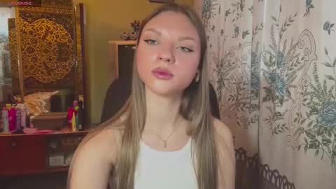 Snapshot of _monaflame_ chatting on 02.07.26 Mona online show from 02.07.26