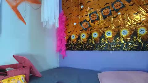 Snapshot of _mystic_luna chatting on 10.16.25 Luna online show from 10.16.25