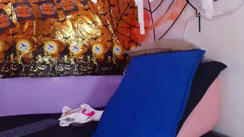 Snapshot of _mystic_luna chatting on 10.17.25 Luna online show from 10.17.25