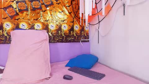 Snapshot of _mystic_luna chatting on 10.19.25 Luna online show from 10.19.25