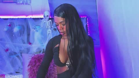 Snapshot of _naomibrown_ chatting on 10.08.25 naomi brown online show from 10.08.25