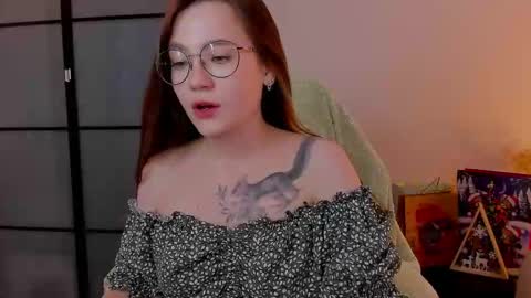 Mia with a big heart  online show from 02.13.25