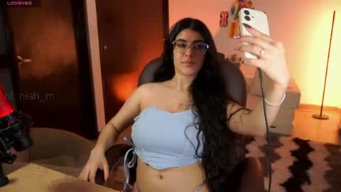 NiniHelp me by giving my show a thumbs up online show from 07.16.26