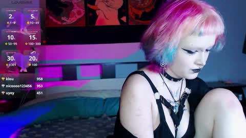 Nicole online show from 12.19.25