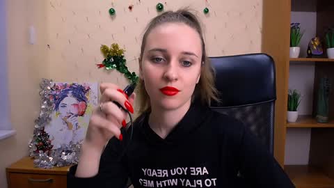 Snapshot of _nicole_new chatting on 12.18.24 Nica online show from 12.18.24