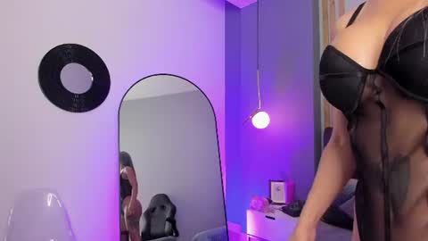 _nicoletteshea_ online show from 07.03.26
