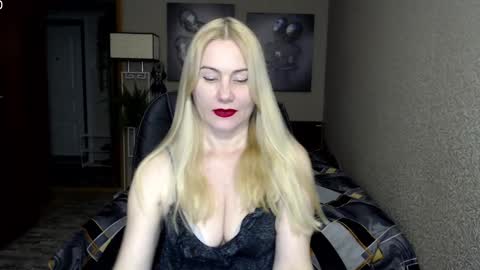 Snapshot of _night_fantasy_ chatting on 02.18.25 Donella online show from 02.18.25