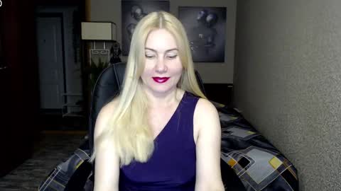 Snapshot of _night_fantasy_ chatting on 02.19.25 Donella online show from 02.19.25