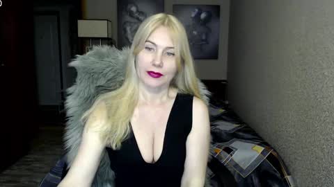 Snapshot of _night_fantasy_ chatting on 03.07.25 Donella online show from 03.07.25