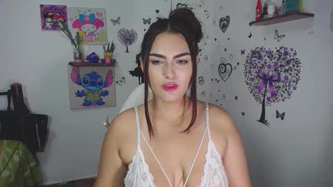 Snapshot of _ninahot chatting on 11.04.25 Nina online show from 11.04.25