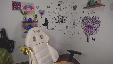 Snapshot of _ninahot chatting on 11.05.25 Nina online show from 11.05.25