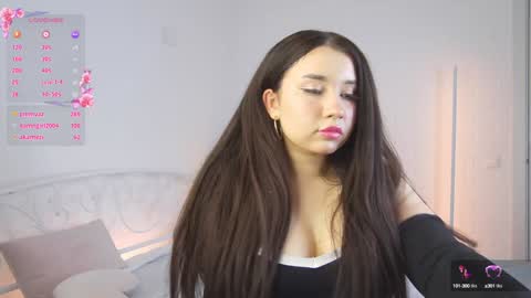 Snapshot of _noell_ chatting on 12.14.24 Vivian online show from 12.14.24