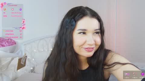 Snapshot of _noell_ chatting on 12.22.24 Vivian online show from 12.22.24